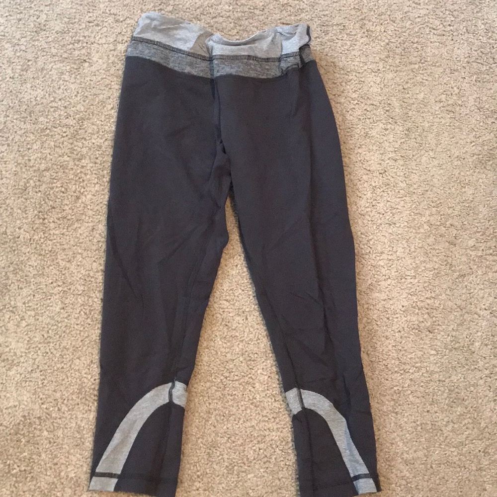 Lululemon size 8 cropped leggings
